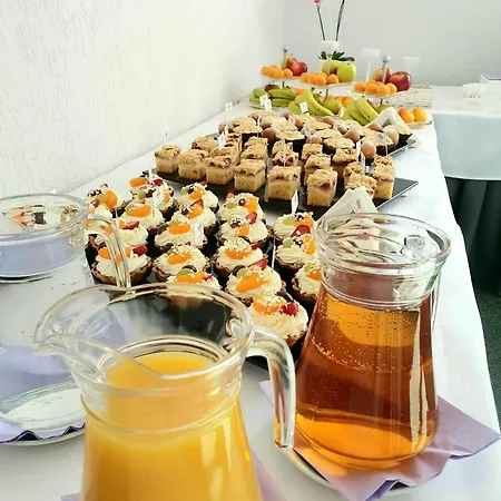 Gromada بوزنان