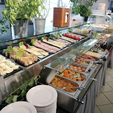 波兹南格罗马达酒店