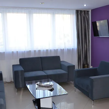 Hotel Gromada Stadion 3*